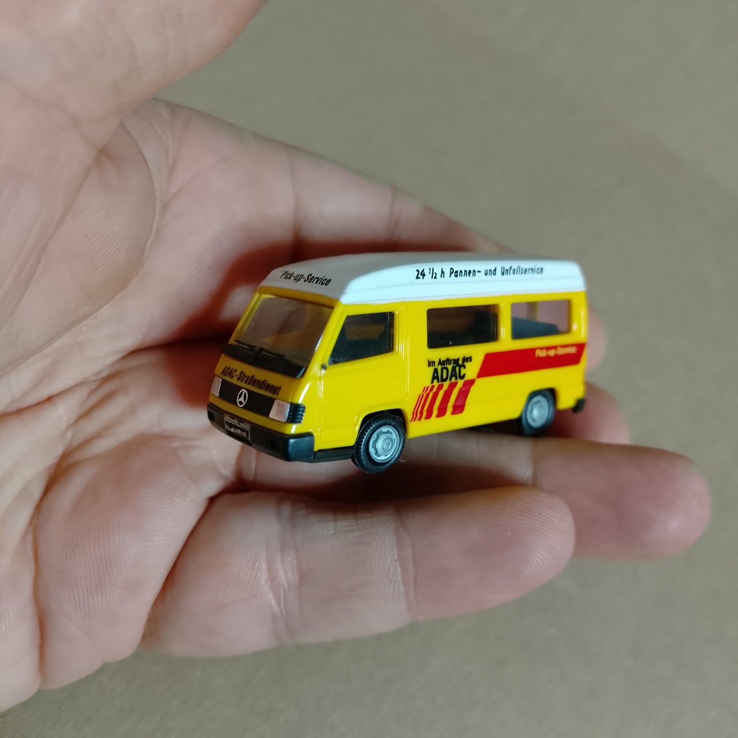 Herpa 1:87 Mercedes 100D Minibus model cars museum & ADAC versions