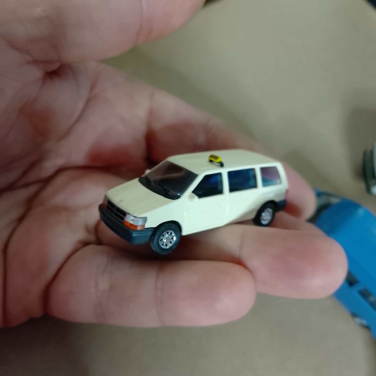 wiking rietz busch 1:87 various minibus car models Mercedes mitubishi VW ETC loose nice