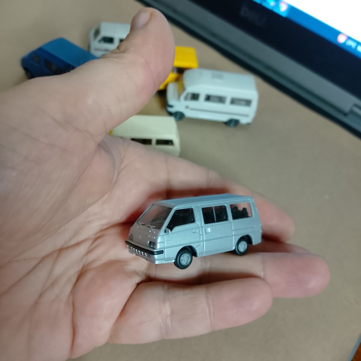 wiking rietz busch 1:87 various minibus car models Mercedes mitubishi VW ETC loose nice