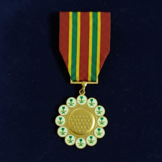 Saudi Arabia Desert storm Gulf War combat medal with ribbon VGC full size