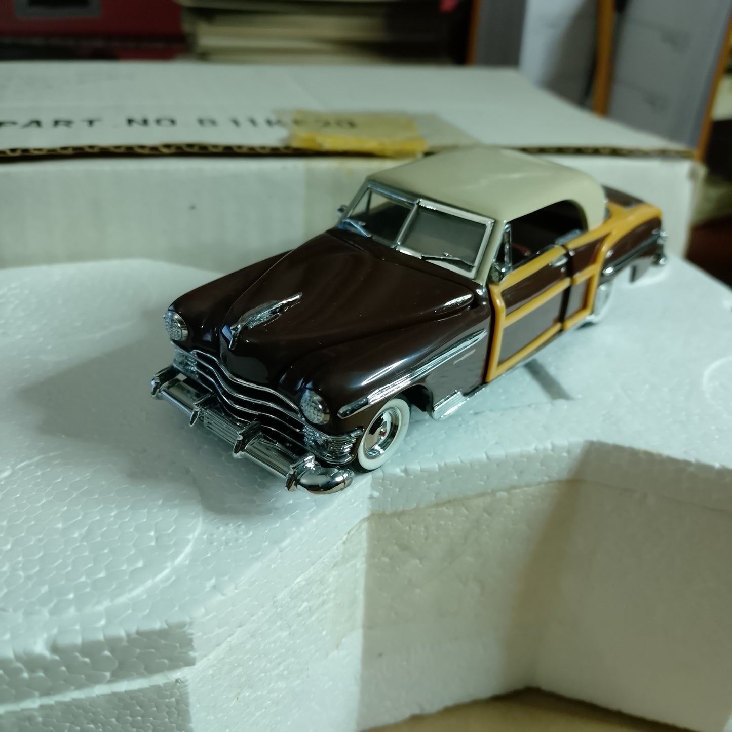 Franklin mint cars of the fifties 1950 Chrysler town and country 1:43 diecast excellent has box