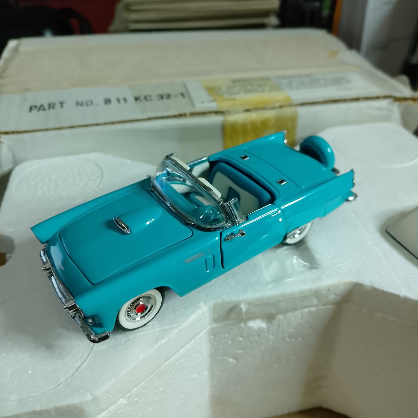 Franklin mint cars of the fifties 1953 Ford Thunderbird 1:43 diecast excellent has box