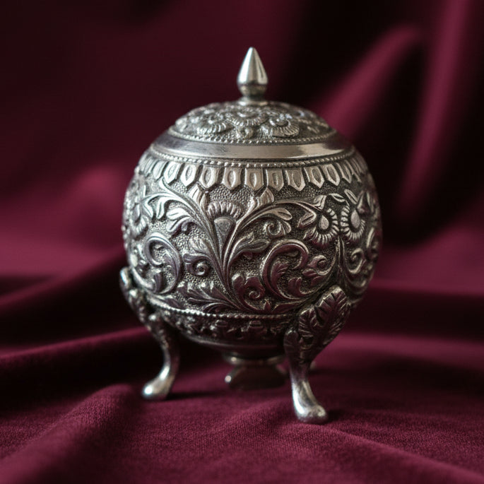 Vintage solid silver condiment shaker Indian Kutch Region 1890-1910 period 46grms 