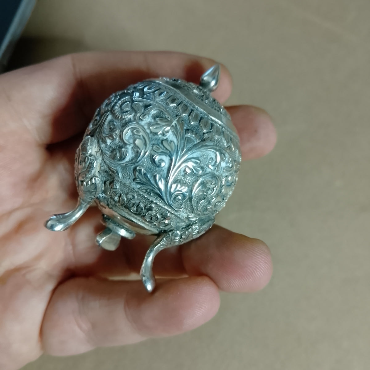 Vintage solid silver condiment shaker Indian Kutch Region 1890-1910 period 46grms