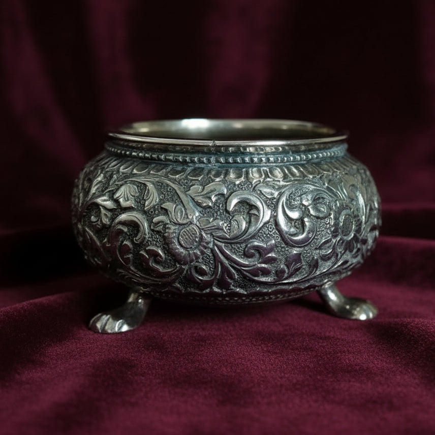 Vintage solid silver condiment pot Indian Kutch Region 1890-1910 period 41grms