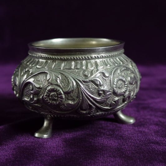 Vintage solid silver condiment pot Indian Kutch Region 1890-1910 period 29 grms