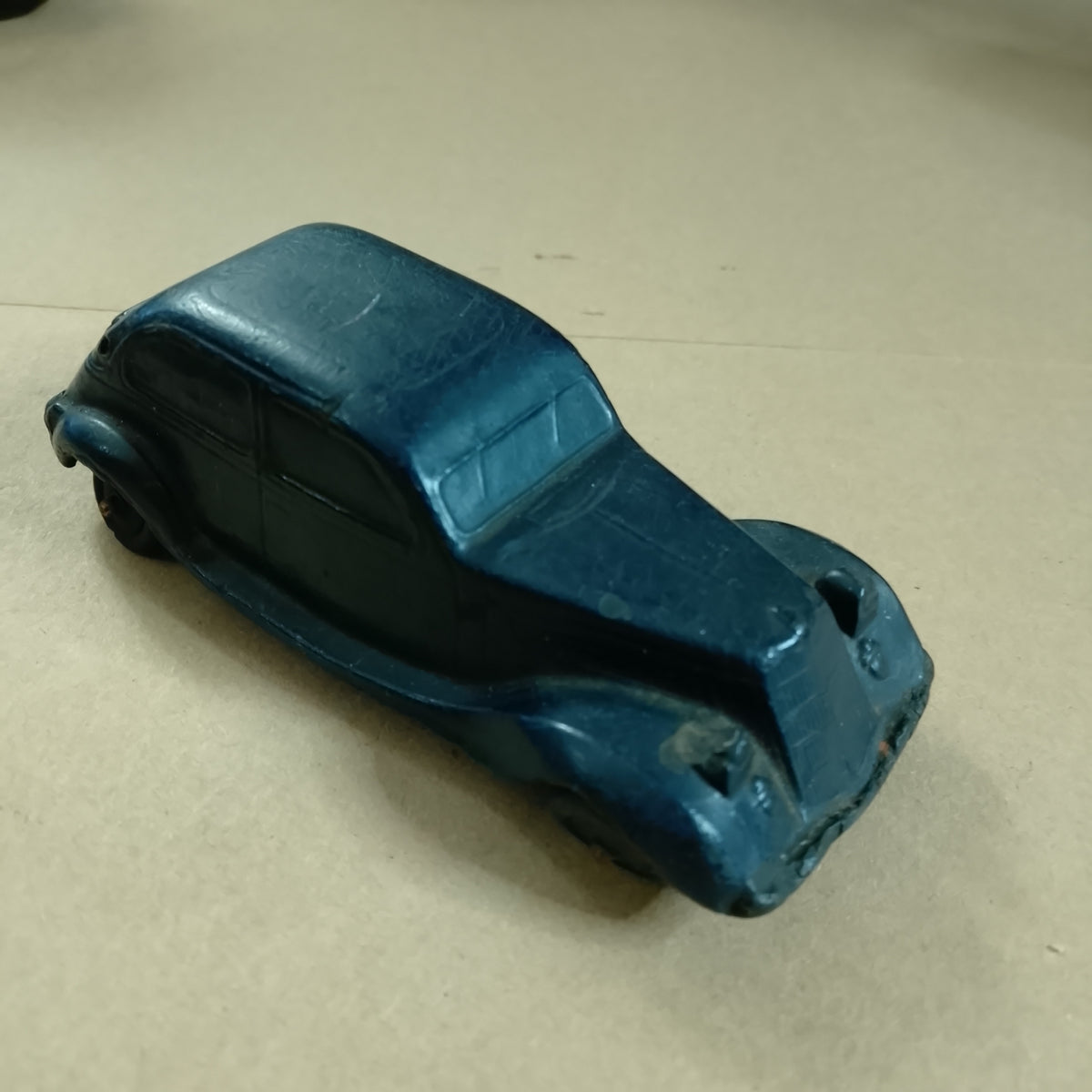 pre-war 1930s hard rubber 0717 Lilo toys vintage sedan car black pretty cool