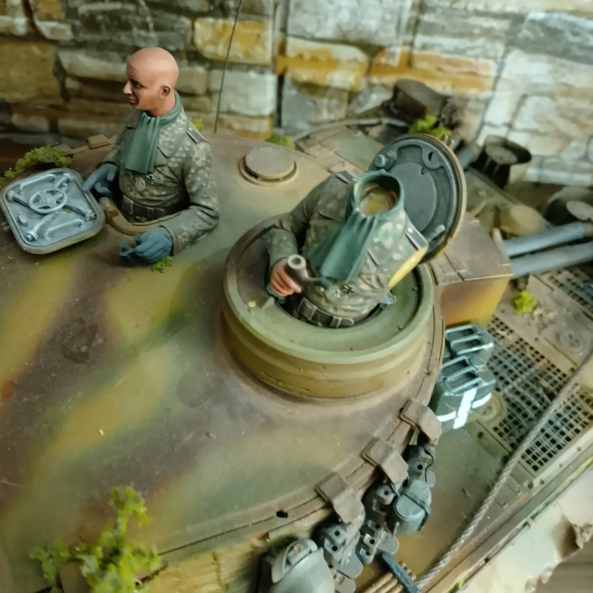 Tamiya 1:16 RC Radio controlled WW2 German Tiger 1 Tank pro built painted stunning