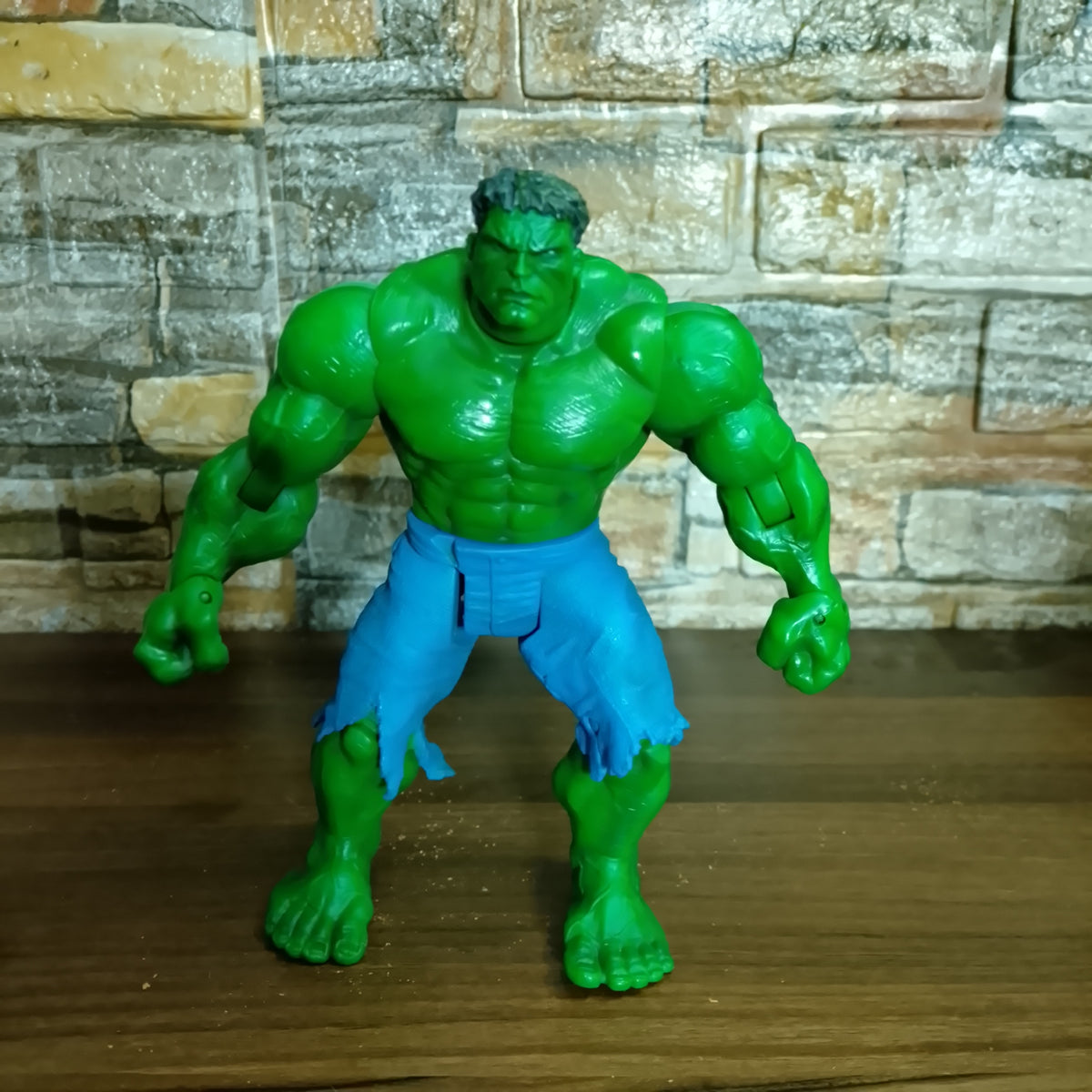 Incredible Hulk Punching Wall Action Figure 2002 Movie Marvel action figure loose vgc