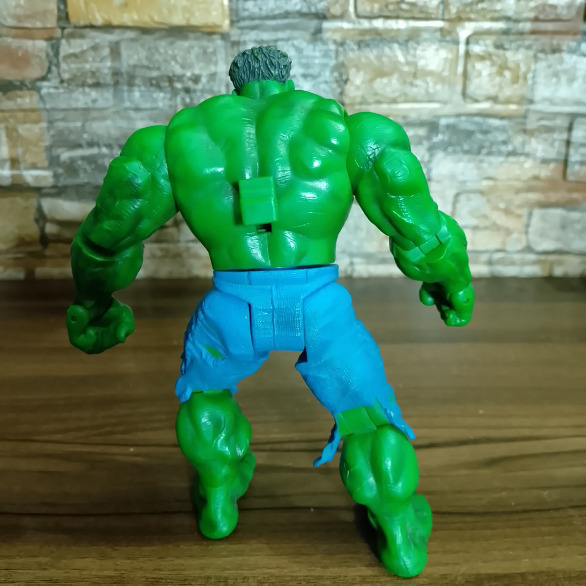 Incredible Hulk Punching Wall Action Figure 2002 Movie Marvel action figure loose vgc