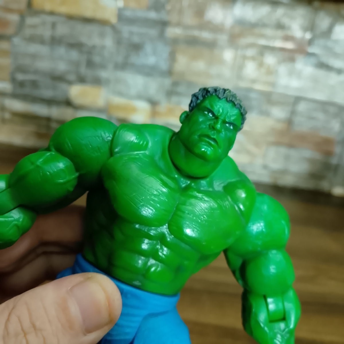 Incredible Hulk Punching Wall Action Figure 2002 Movie Marvel action figure loose vgc