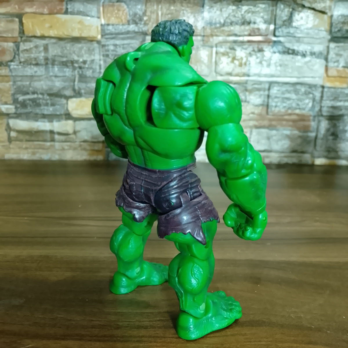 Incredible Hulk Leaping Action Figure 2002 Movie Marvel action figure loose vgc