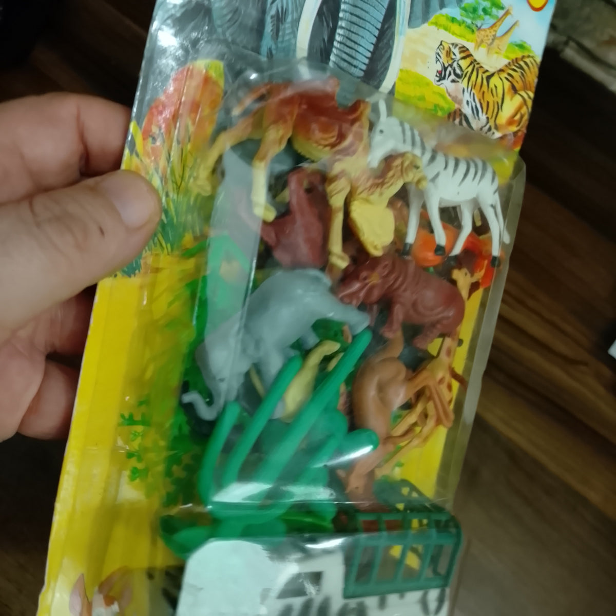 KIM PLAY Animax de zoo retro carded plastic animals and safari land rover set French