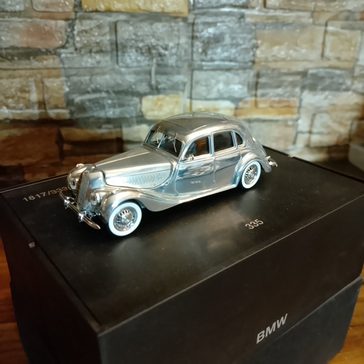 Minichamps BMW 335 Rare dealership chrome edition in case 1:43 diecast model excellent