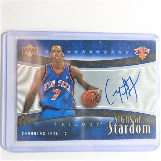 Channing Frye 2006 Upper-Deck NBA Basketball SS-CF Signs of Stardom Autogramm-Rookie-Karte New York Knicks VGC Sleeved